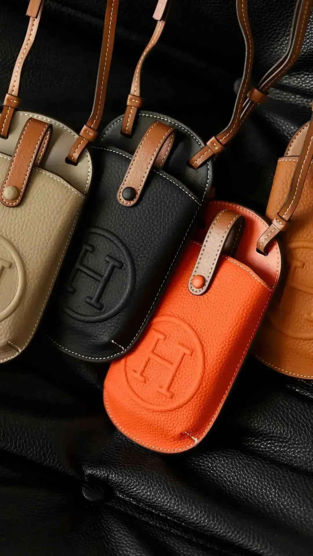 Le Pouch Orange Hermès iPhone 17 Pro Max Case Crossbody Strap