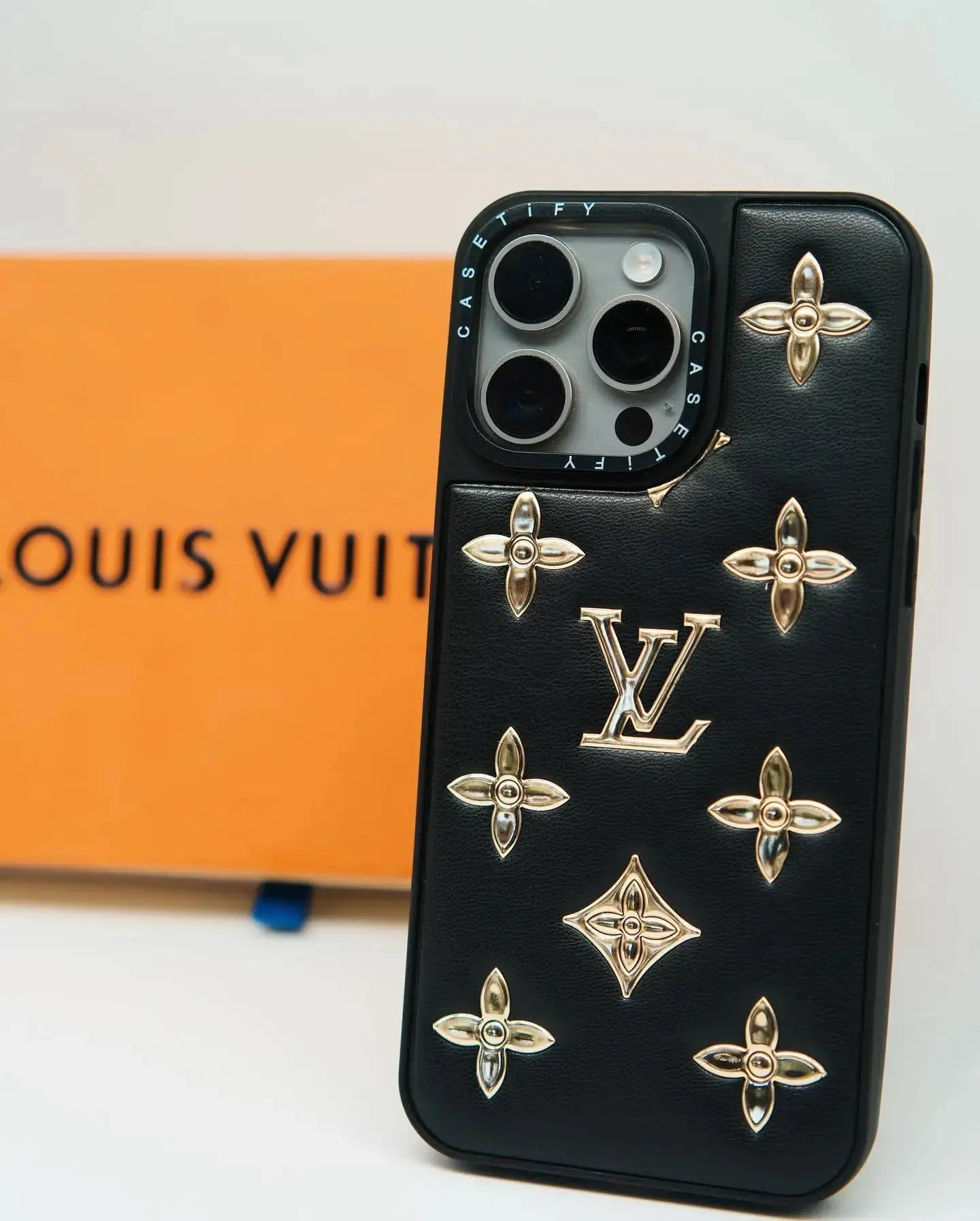 Louis Vuitton iPhone 17 Pro Max Case - Black Gold