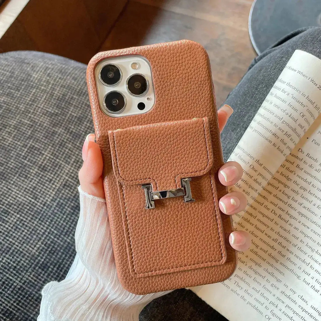 Le Tan Hermès iPhone 17 Pro Max Case with Cardholder