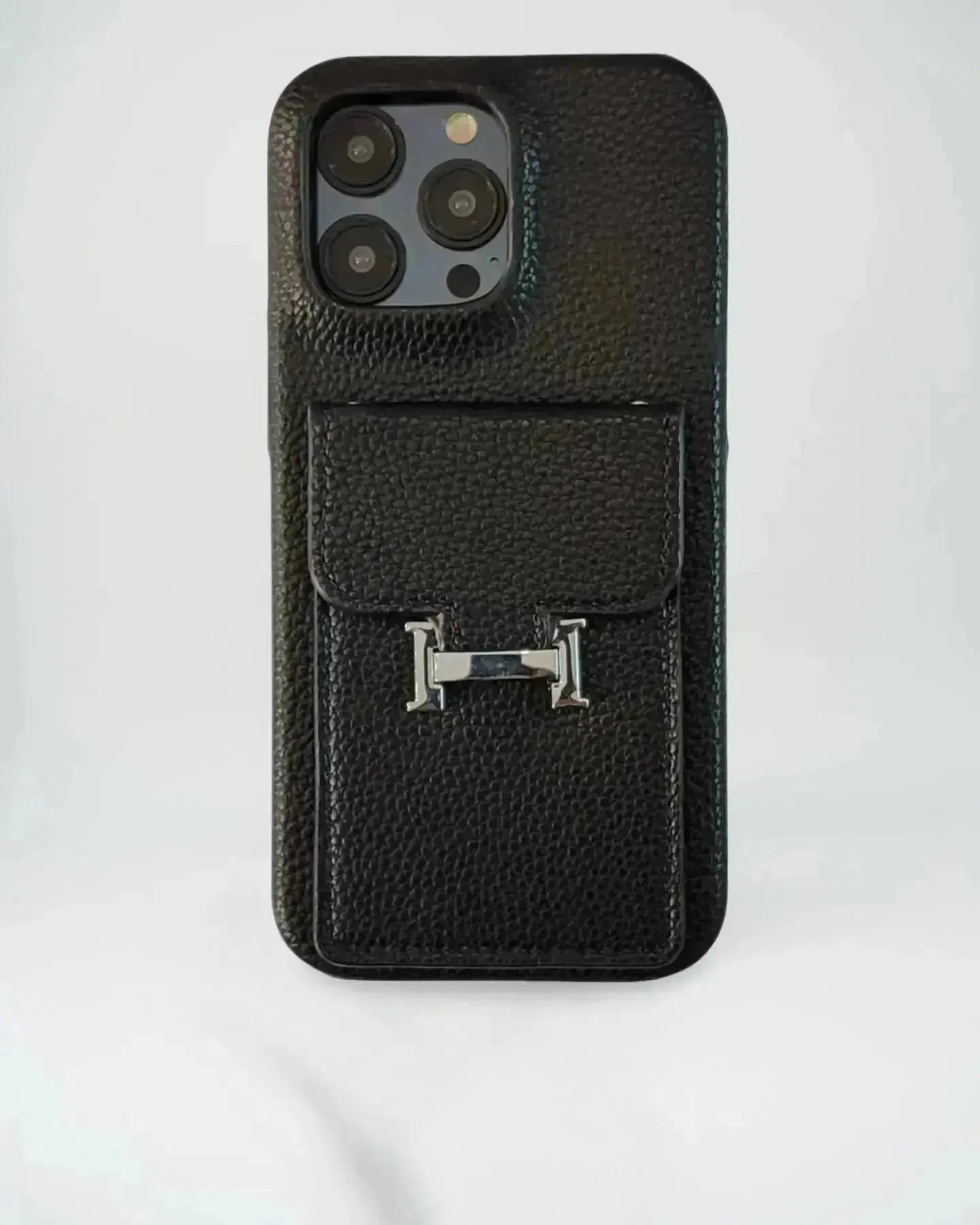 Le Blanc Hermès iPhone 17 Pro Max Case with Cardholder