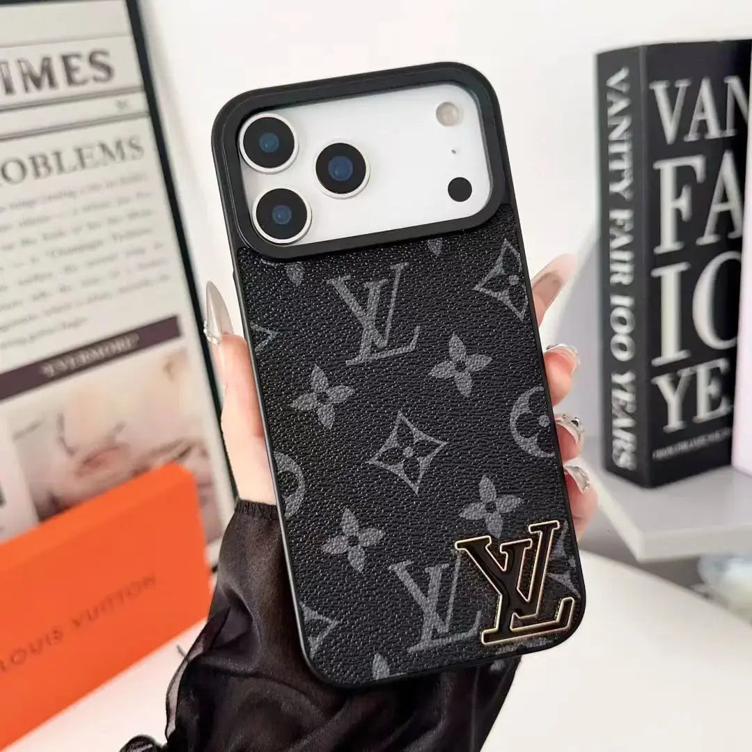 Louis Vuitton iPhone 17 Pro Max Case With Logo - Dark Monogram Canvas