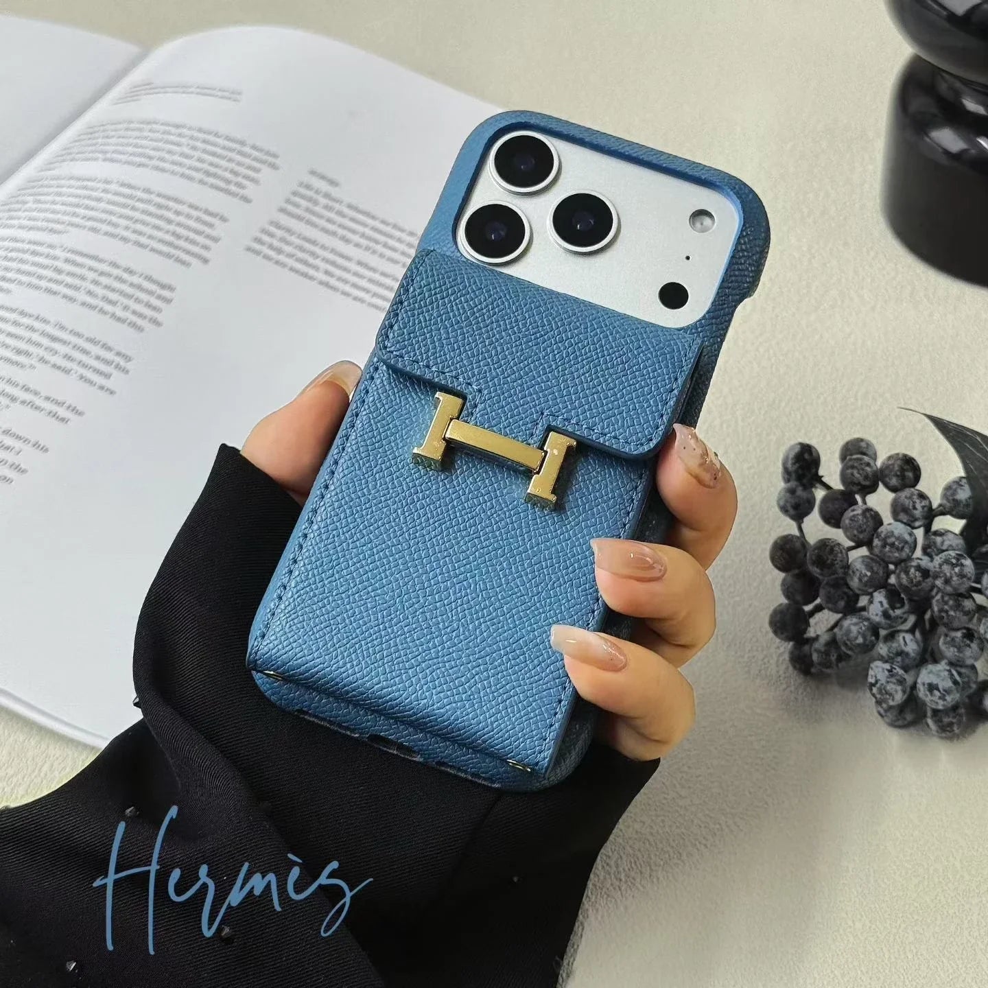 Hermès iPhone 17 Pro Max Case – White Leather Card Holder Luxury Cover