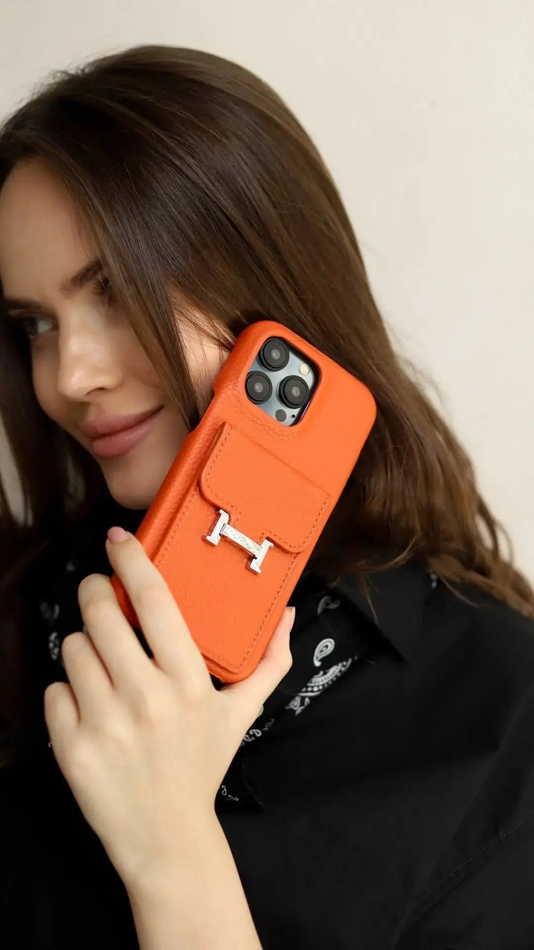 L'Orange Hermès iPhone 17 Pro Max Case with Cardholder